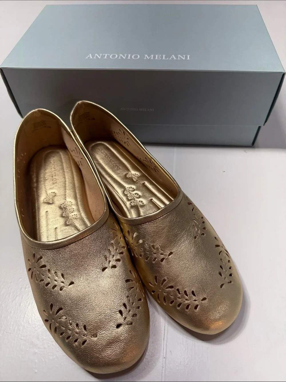 Antonio Melani Glimmer Gold Leather Ballet Flats - Lightweight Slip-On 8.5 NWT